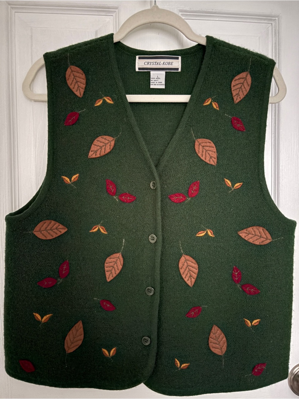 Crystal-Kobe Dark Green Leaf Appliqué Button-Front Sweater Vest #0344